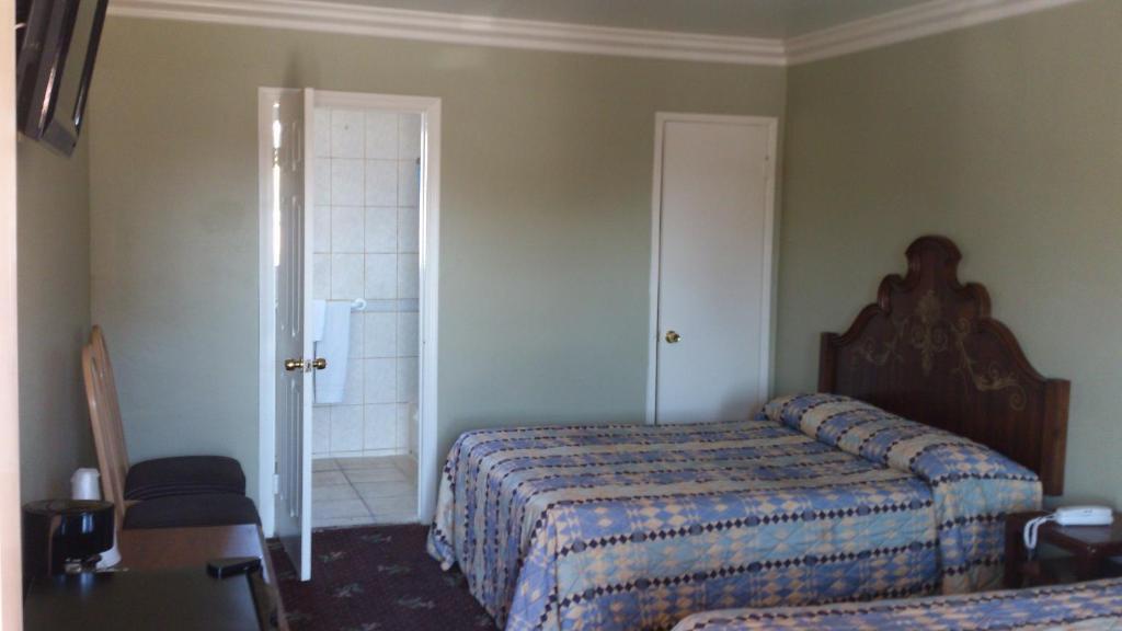 Santa Ana Travel Inn Rum bild